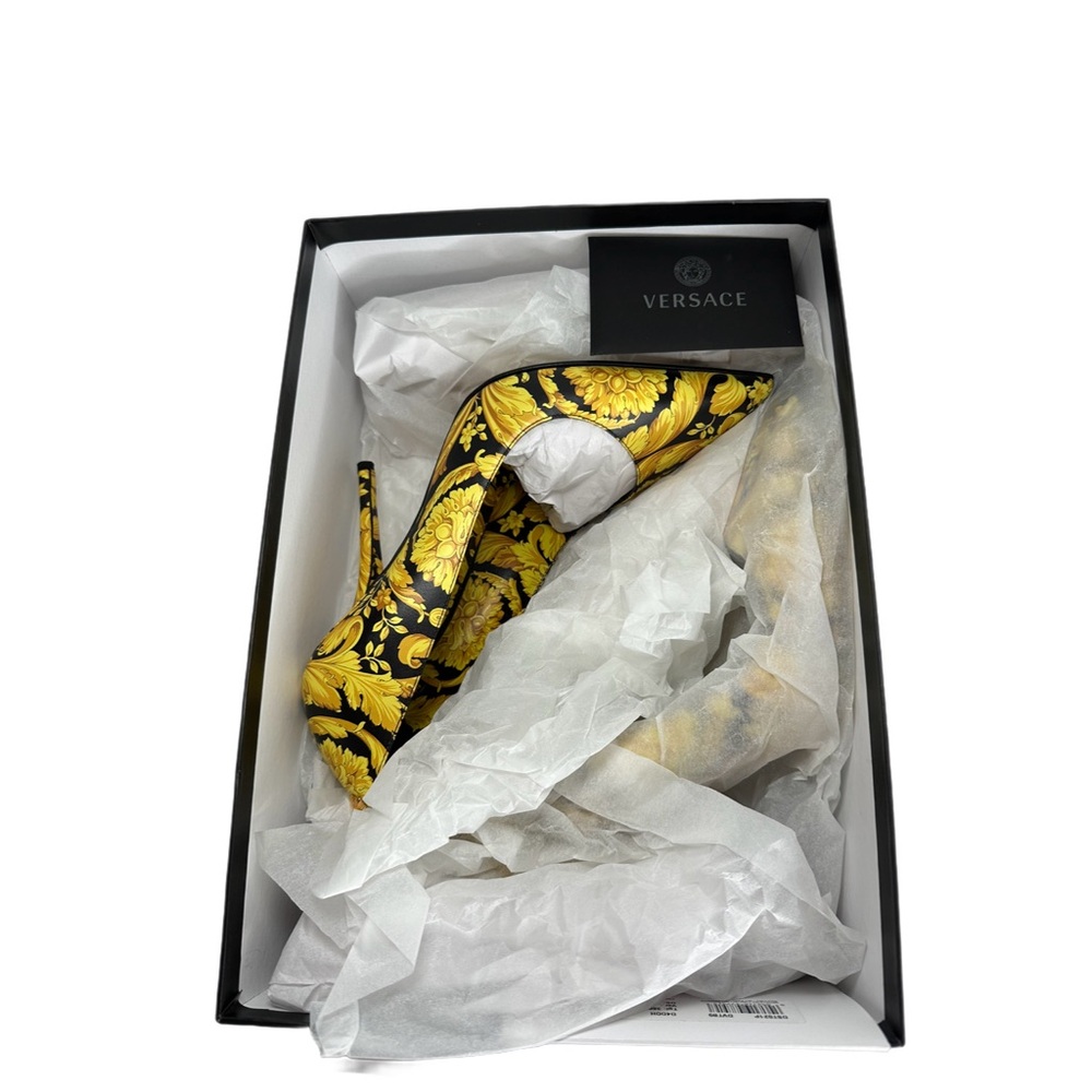 Versace - Picture 3 of 5